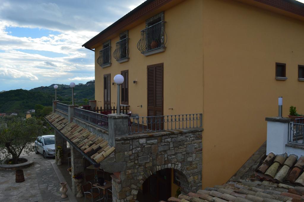Villa Tre Colli Agri B&B Ariano Irpino Exterior photo