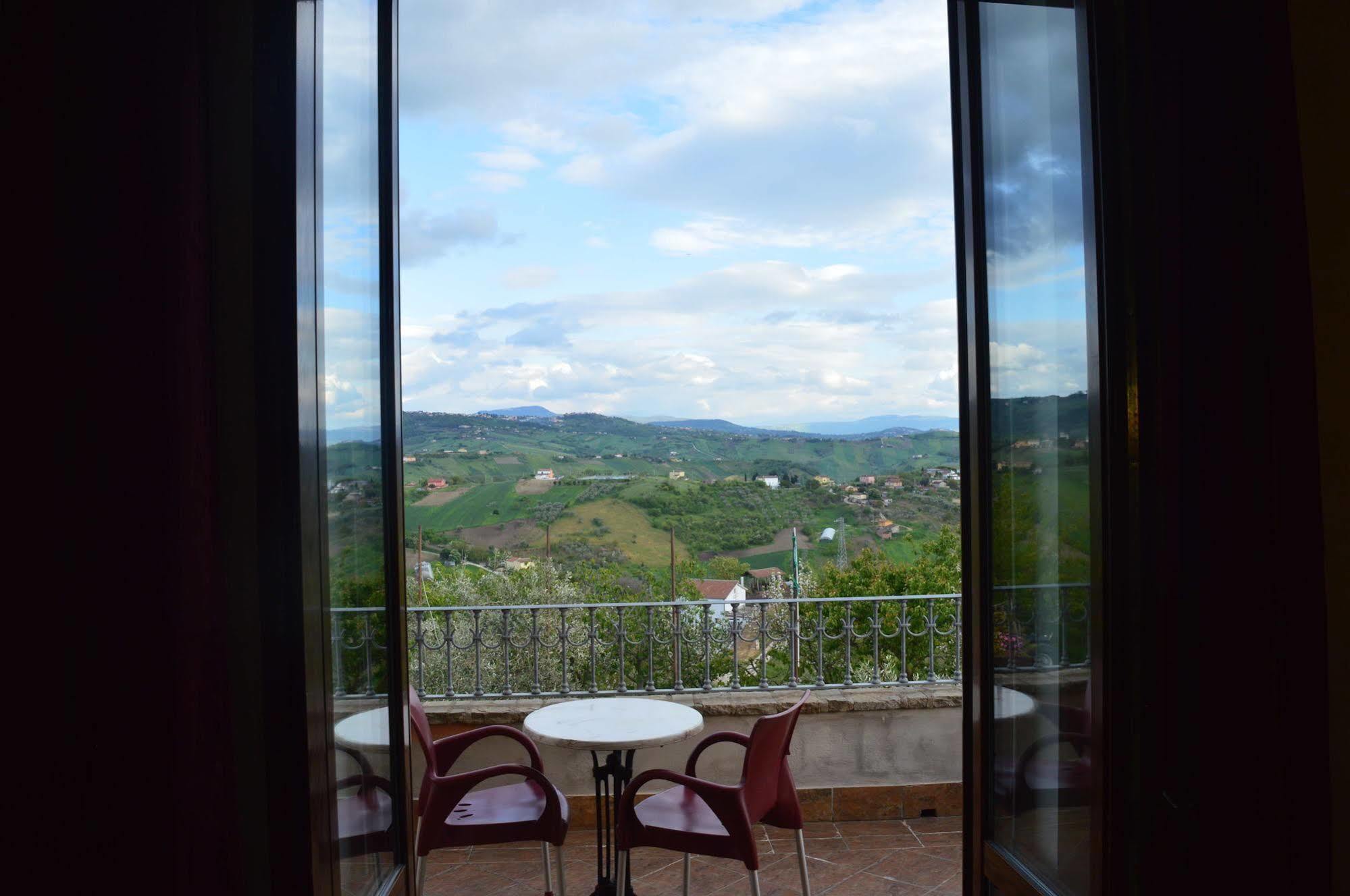 Villa Tre Colli Agri B&B Ariano Irpino Exterior photo